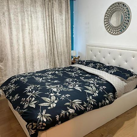 Beautiful 1 Bedroom Ground Floor With Shared Bathroom London Exteriör bild