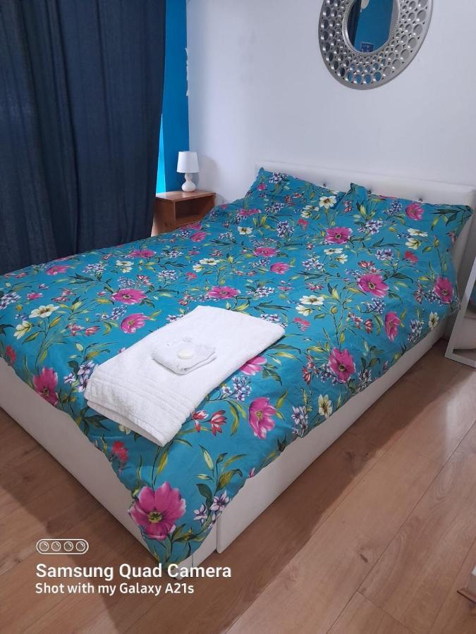 Beautiful 1 Bedroom Ground Floor With Shared Bathroom London Exteriör bild